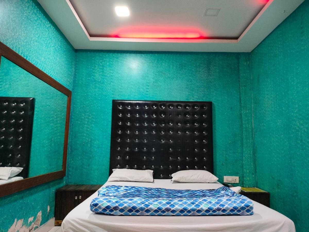 Spring Resort & Lodging Mumbai Bagian luar foto