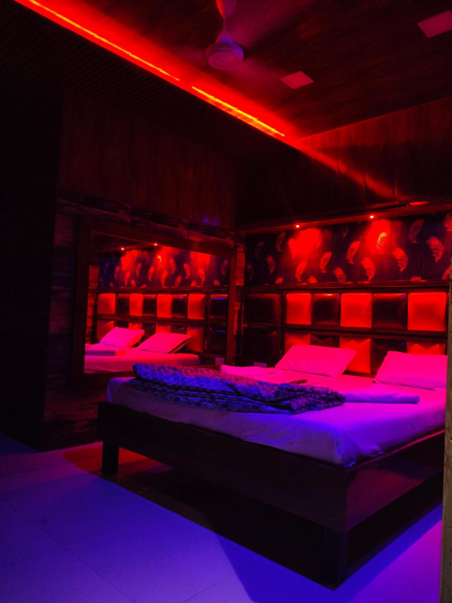 Spring Resort & Lodging Mumbai Bagian luar foto