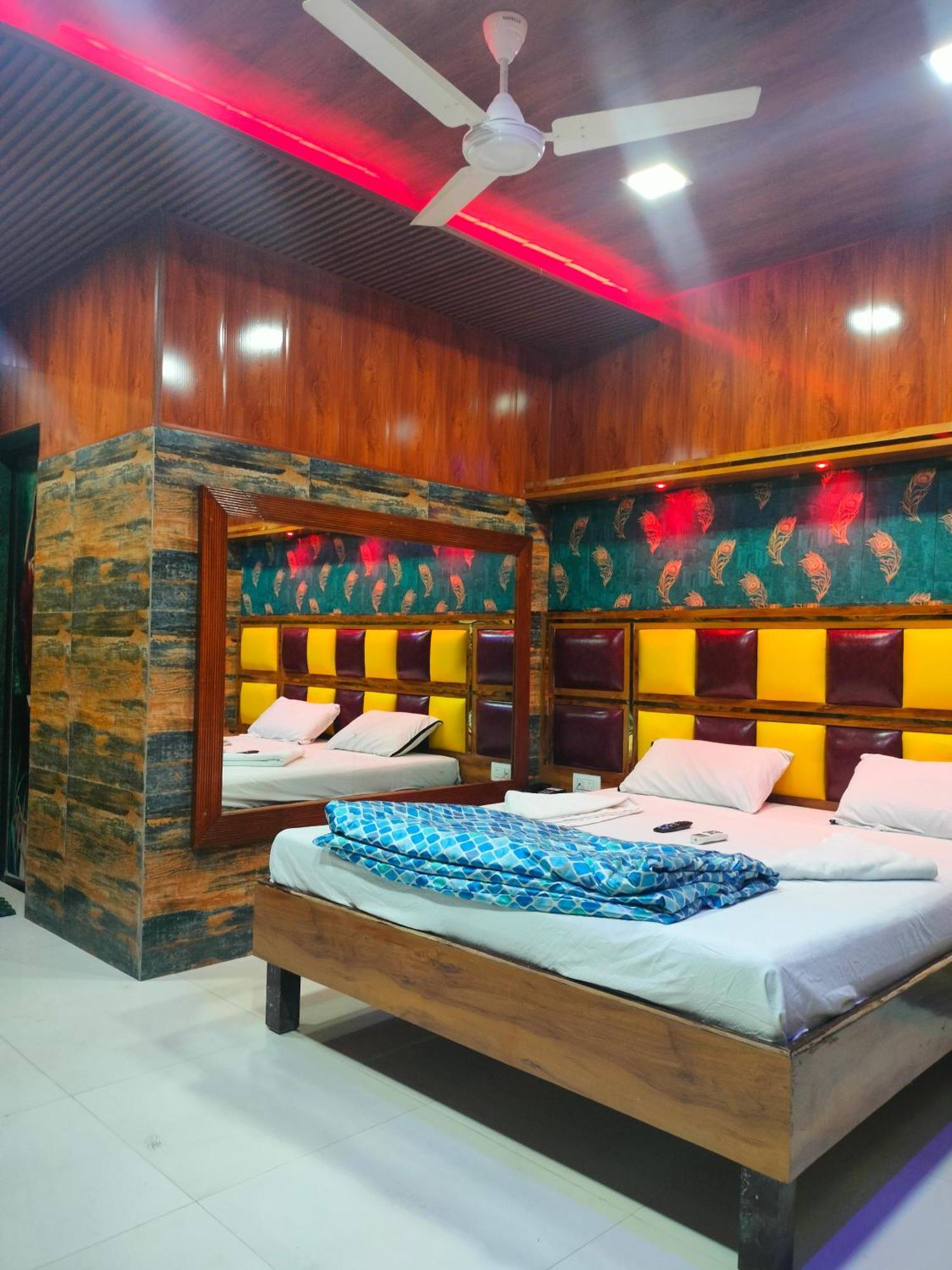 Spring Resort & Lodging Mumbai Bagian luar foto