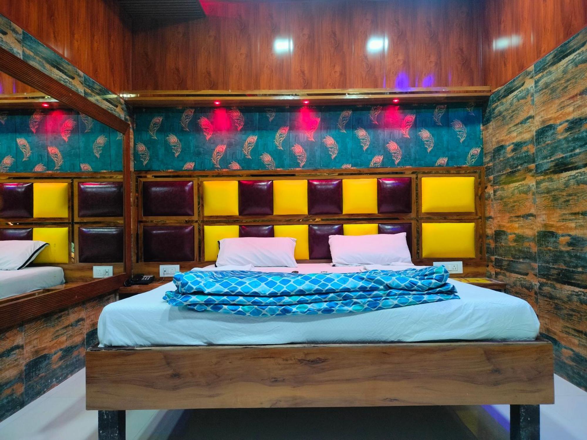 Spring Resort & Lodging Mumbai Bagian luar foto